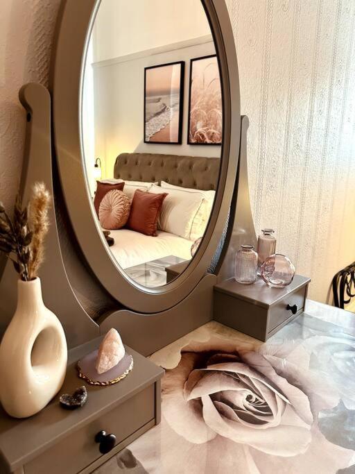 The Retreat - Large Luxury Apartment, Two Mins From Beach Борнмът Екстериор снимка
