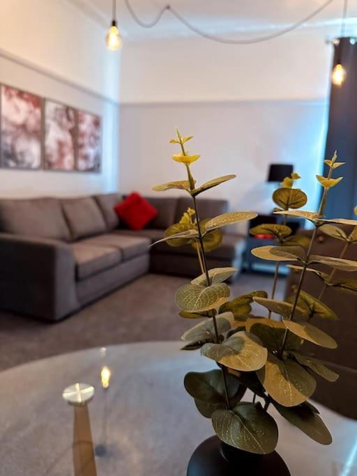 The Retreat - Large Luxury Apartment, Two Mins From Beach Борнмът Екстериор снимка
