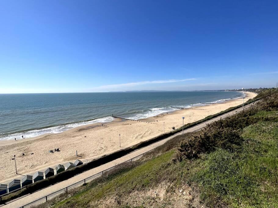 The Retreat - Large Luxury Apartment, Two Mins From Beach Борнмът Екстериор снимка