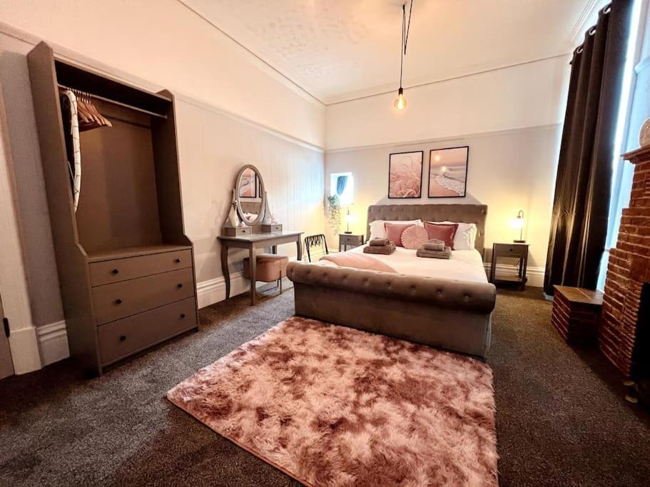The Retreat - Large Luxury Apartment, Two Mins From Beach Борнмът Екстериор снимка