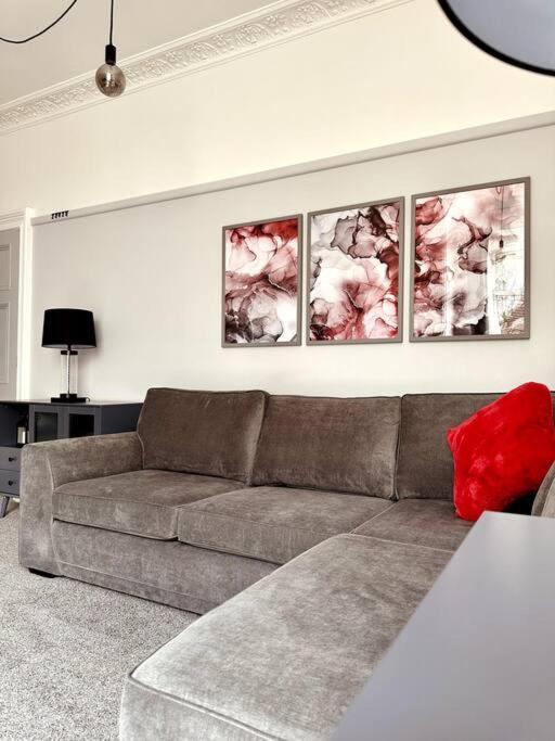 The Retreat - Large Luxury Apartment, Two Mins From Beach Борнмът Екстериор снимка