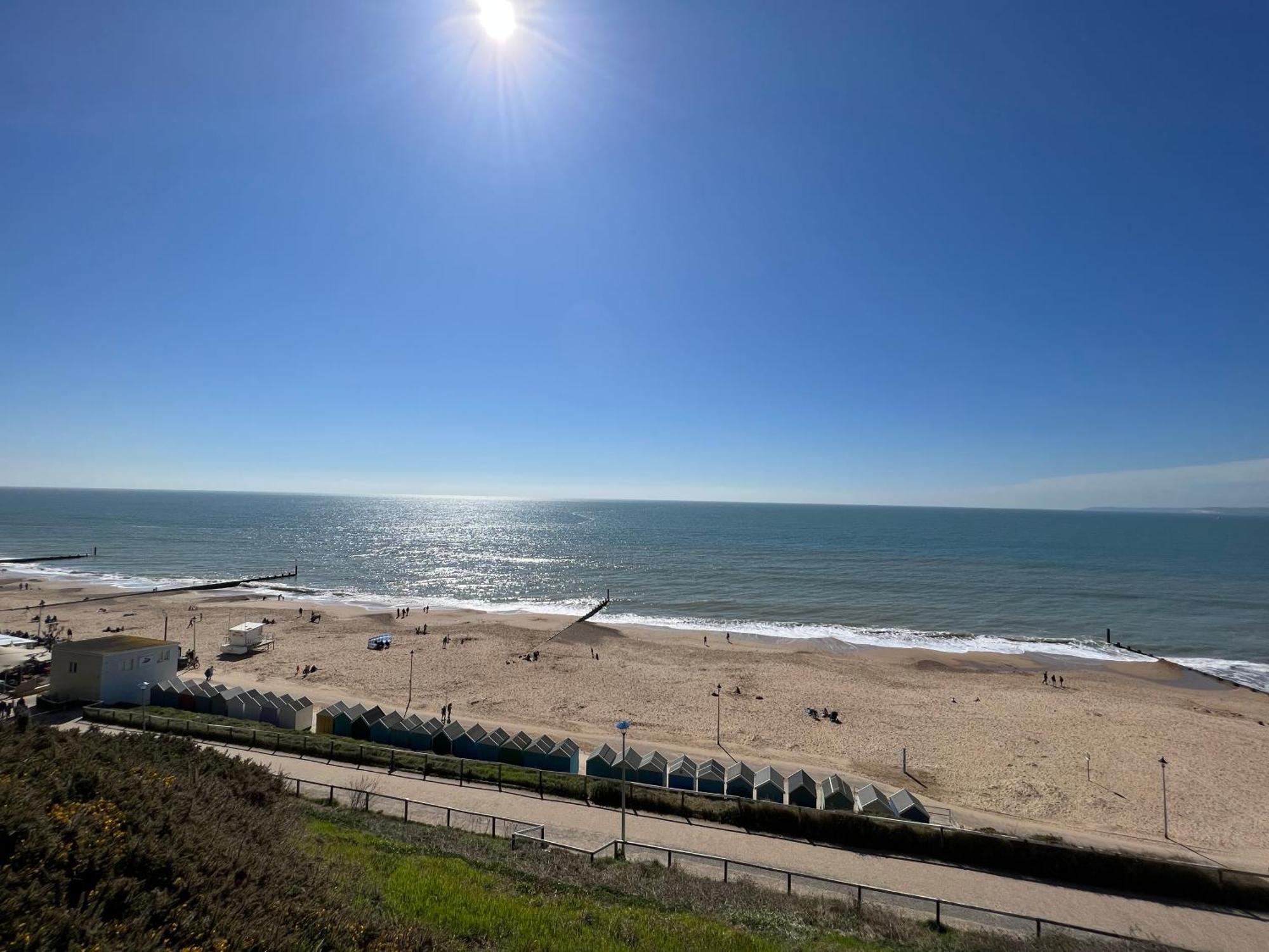 The Retreat - Large Luxury Apartment, Two Mins From Beach Борнмът Екстериор снимка